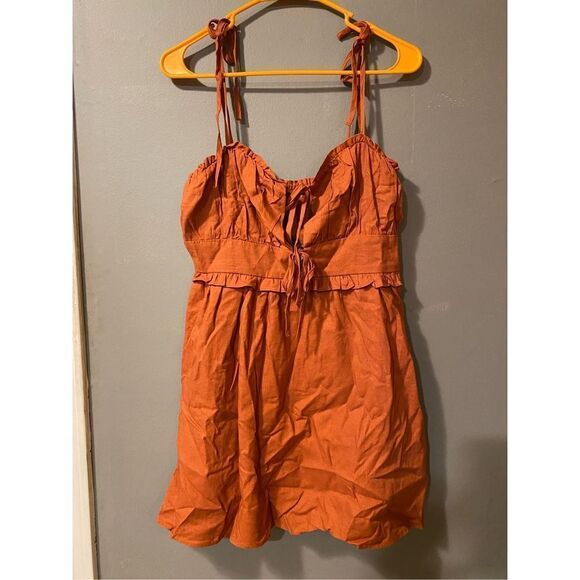 Forever 21 Auburn Woven Spaghetti Strap Tie Mini Dress Size Medium NWT - Picture 1 of 8
